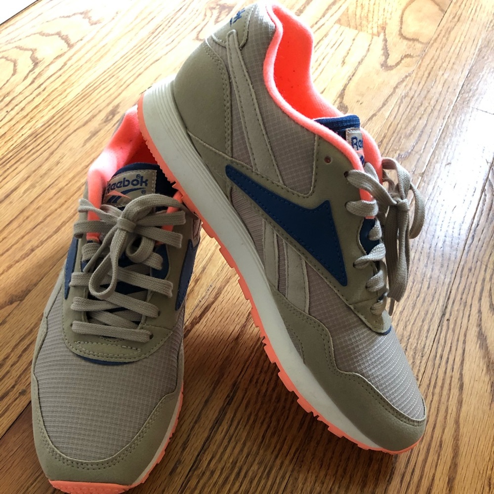 Woman’s 7.5 Reebok Sneakers